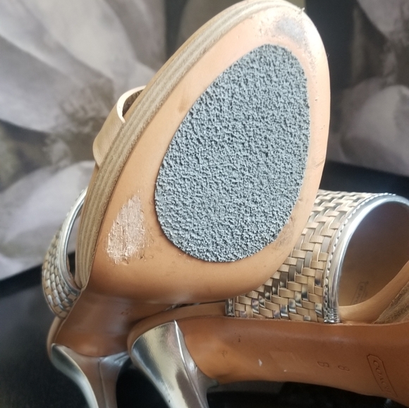 Coach Heels size 8B - Picture 6 of 10